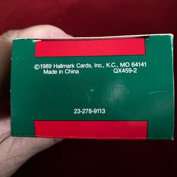 LIKE NEW rare Hallmark Collector’s Series Miniature Crèche handcrafted ornament - Picture 6 of 6